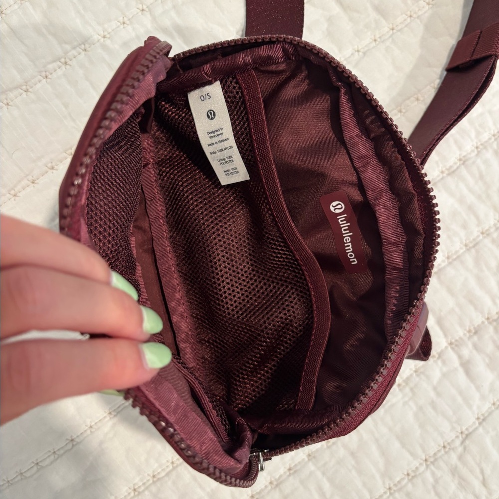 Lululemon Everywhere Belt Bag 1L - Picture 2 of 3